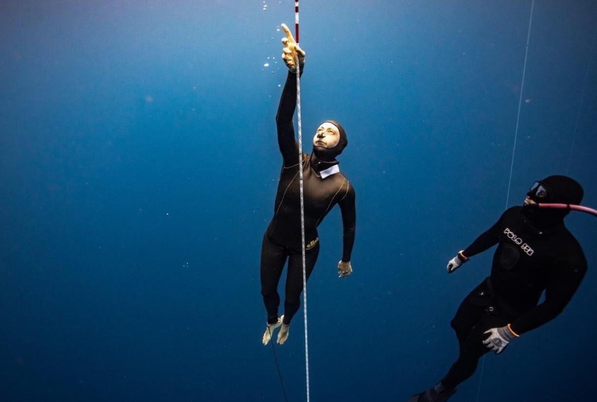 Diving without Gear: Exploring the Underwater World Without Equipment