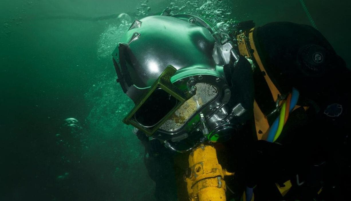 Expert Diving Technician for Efficient Underwater Operations