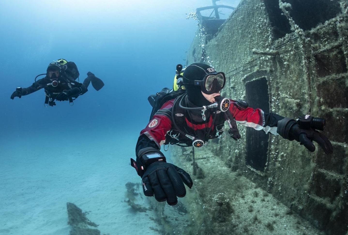  Discover the Benefits of Diving with a Buddy 