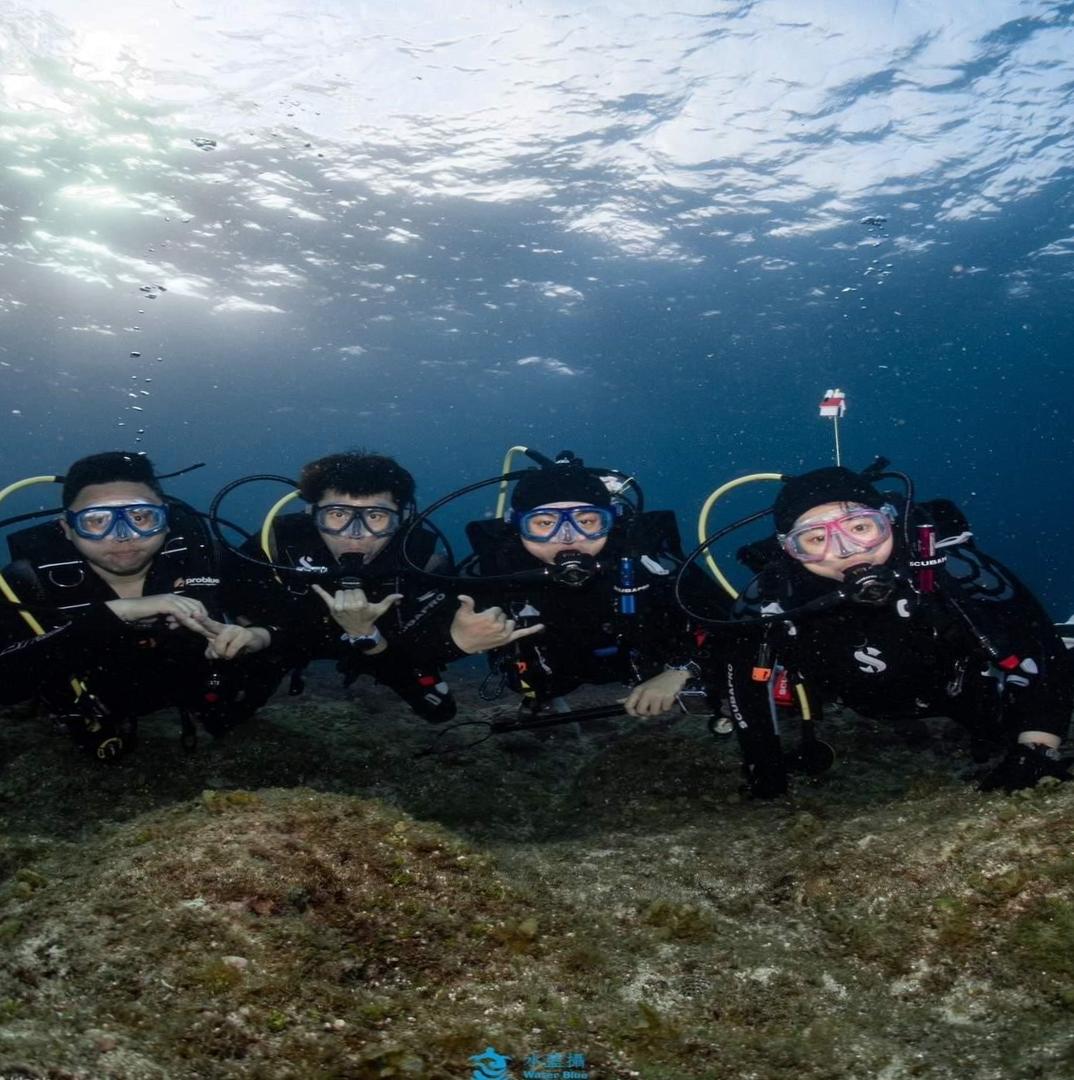  Dive Deep into Xiaoliuqiu's Underwater Paradise 