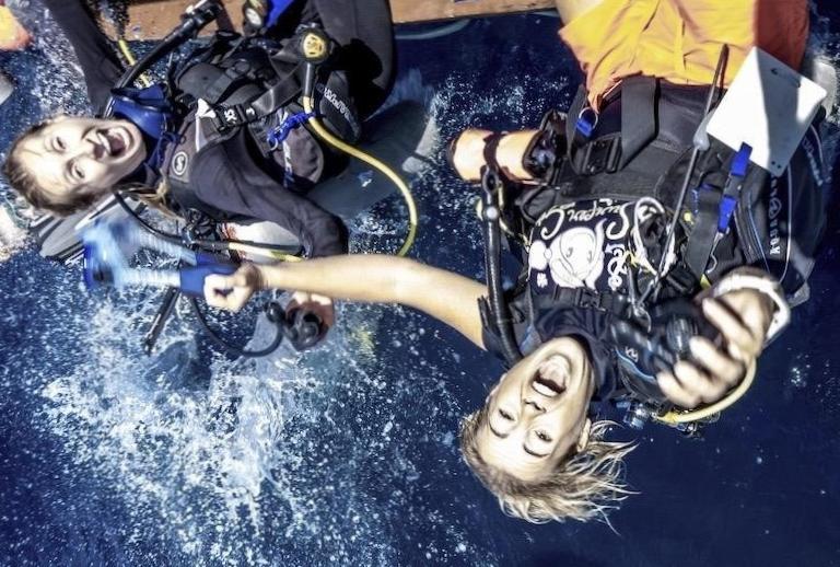  Dive in Paradise: Diving Career Opportunities in UAE 