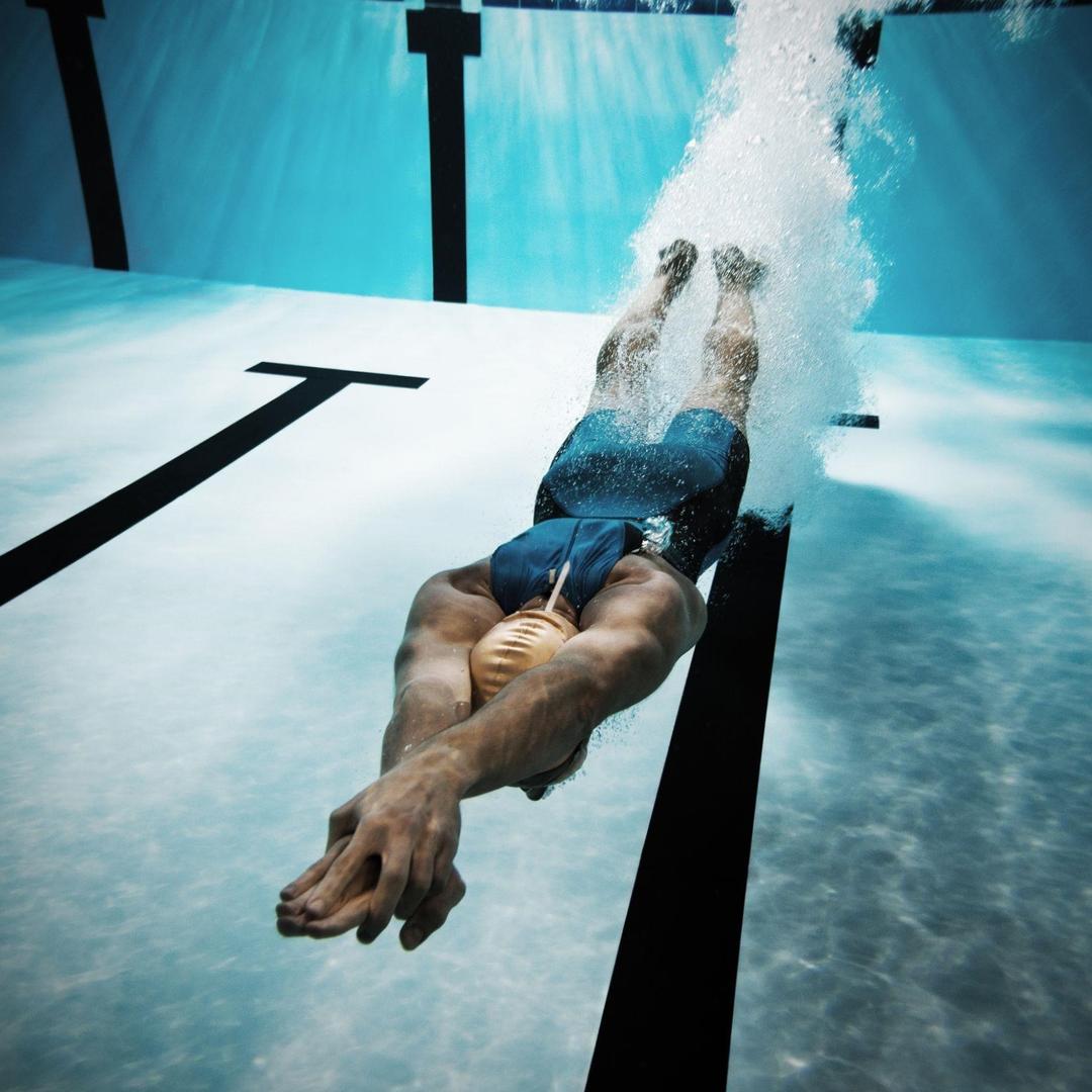  Learn basic diving techniques and improve your swimming skills 